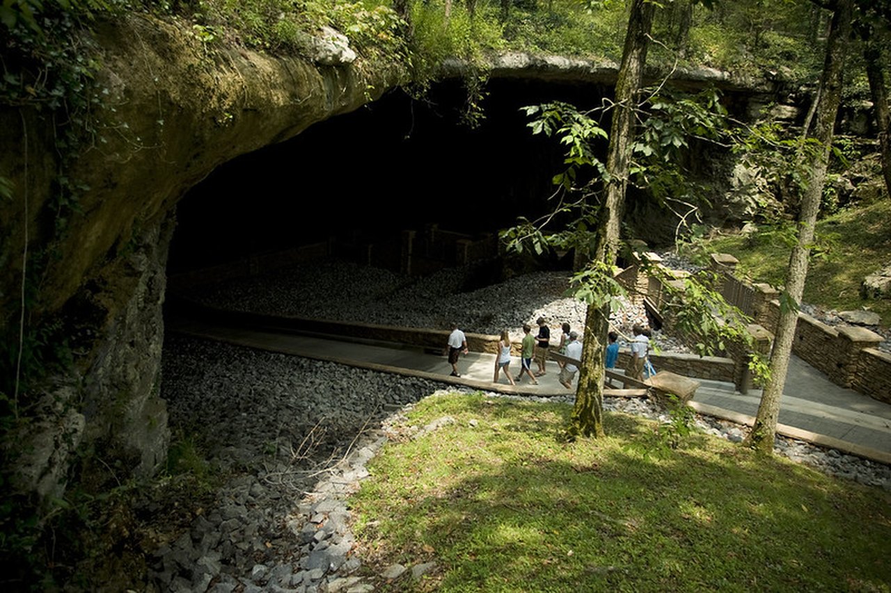  One Of The World’s Largest Caves Is Here In Alabama And It’s An Unforgettable Adventure 