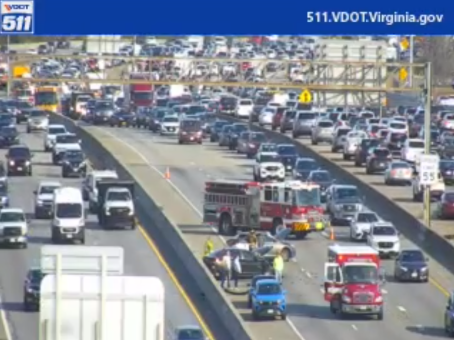  Vehicle crash on I-264 in Virginia Beach causes lane closures 