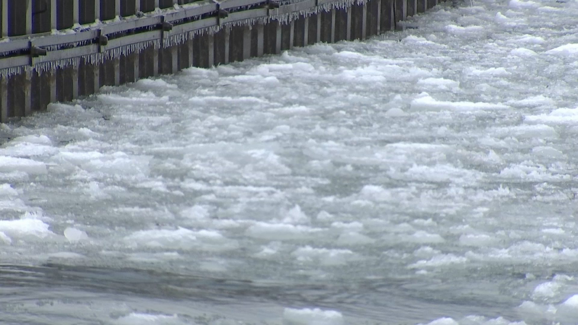  Driver uninjured after car veers off DuSable Lake Shore Drive, ends up in water 