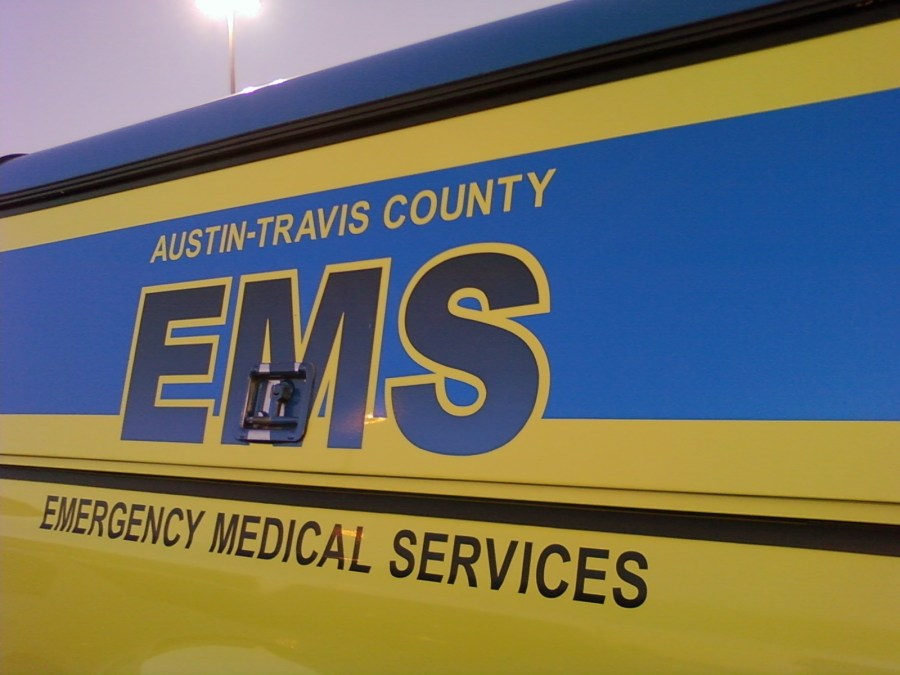  Several injured in crash on SH 71 in southeastern Travis County 