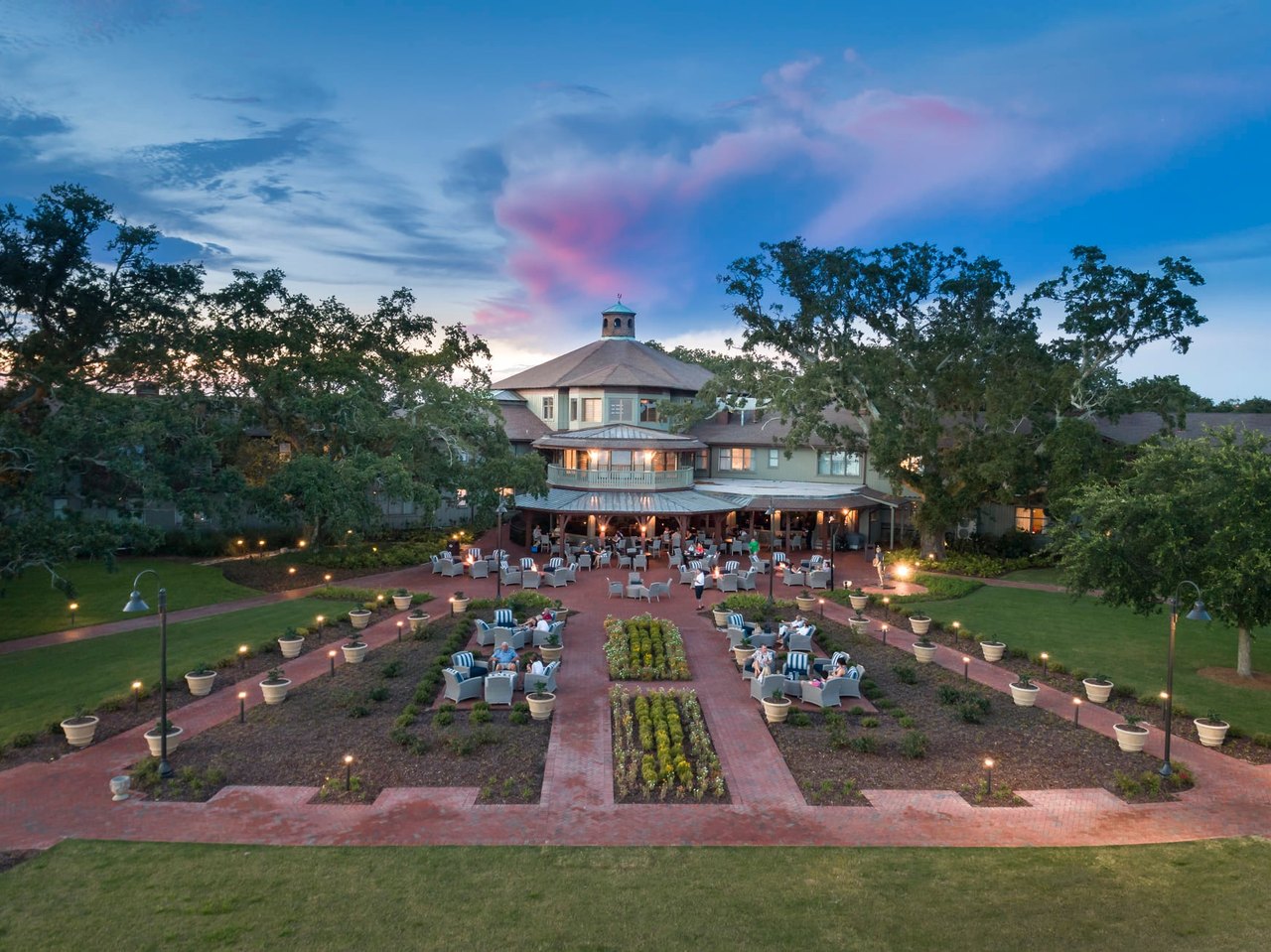   
																One Of The Best Hotels In The Entire World Is In Alabama And You’ll Never Forget Your Stay 
															 