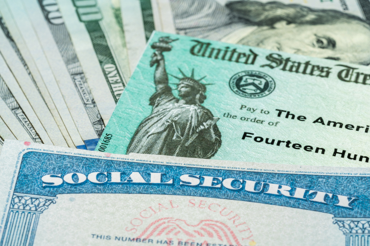  Do I get my spouse's Social Security benefits when they die? 