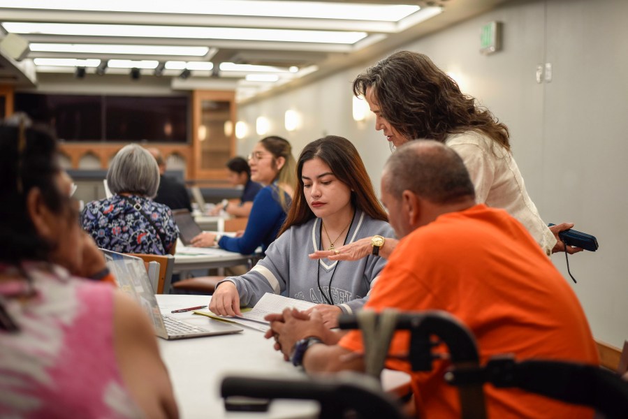  UTEP students to provide free tax prep services through VITA program 