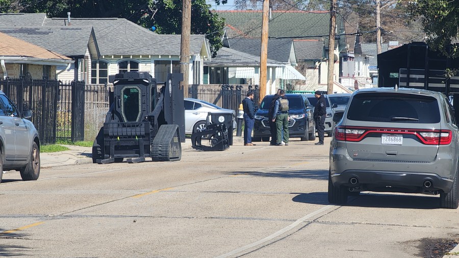  New Orleans police declare SWAT roll in Algiers 