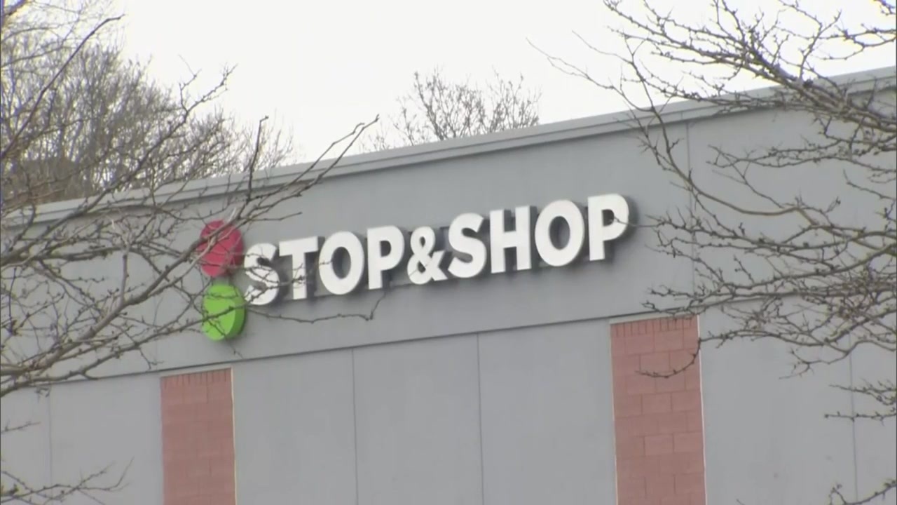  Stop & Shop workers threaten to strike over proposed closure of distribution center 