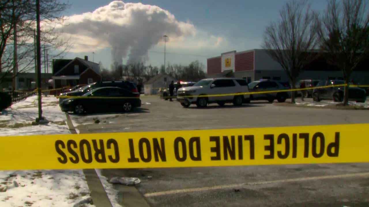   
																3 killed in shooting at Louisville driver licensing office, police say 
															 