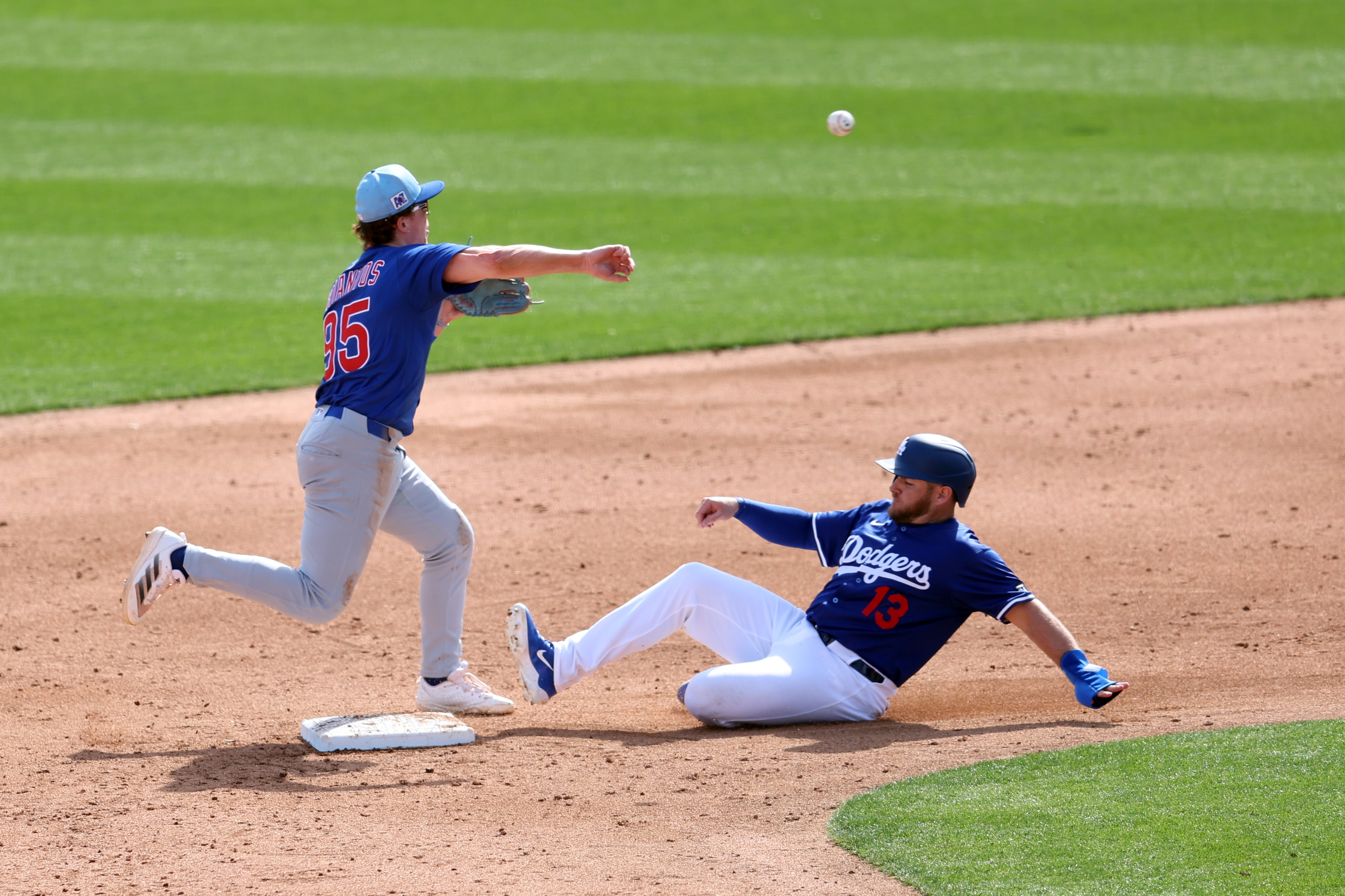  Cubs, White Sox to face off Saturday in spring training matchup. Here's how to watch 