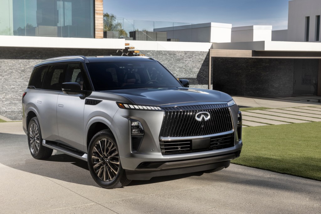   
																Street Lines: 2025 Infiniti QX80 Sensory 4WD  
															 