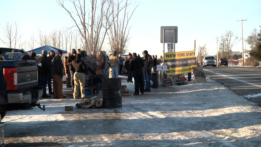  Coxsackie CO picket persists despite Gov's return to work deadline 