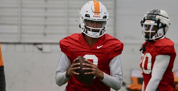   
																Luginbill believes on-field performance secured potential top-10 class for Vols 
															 