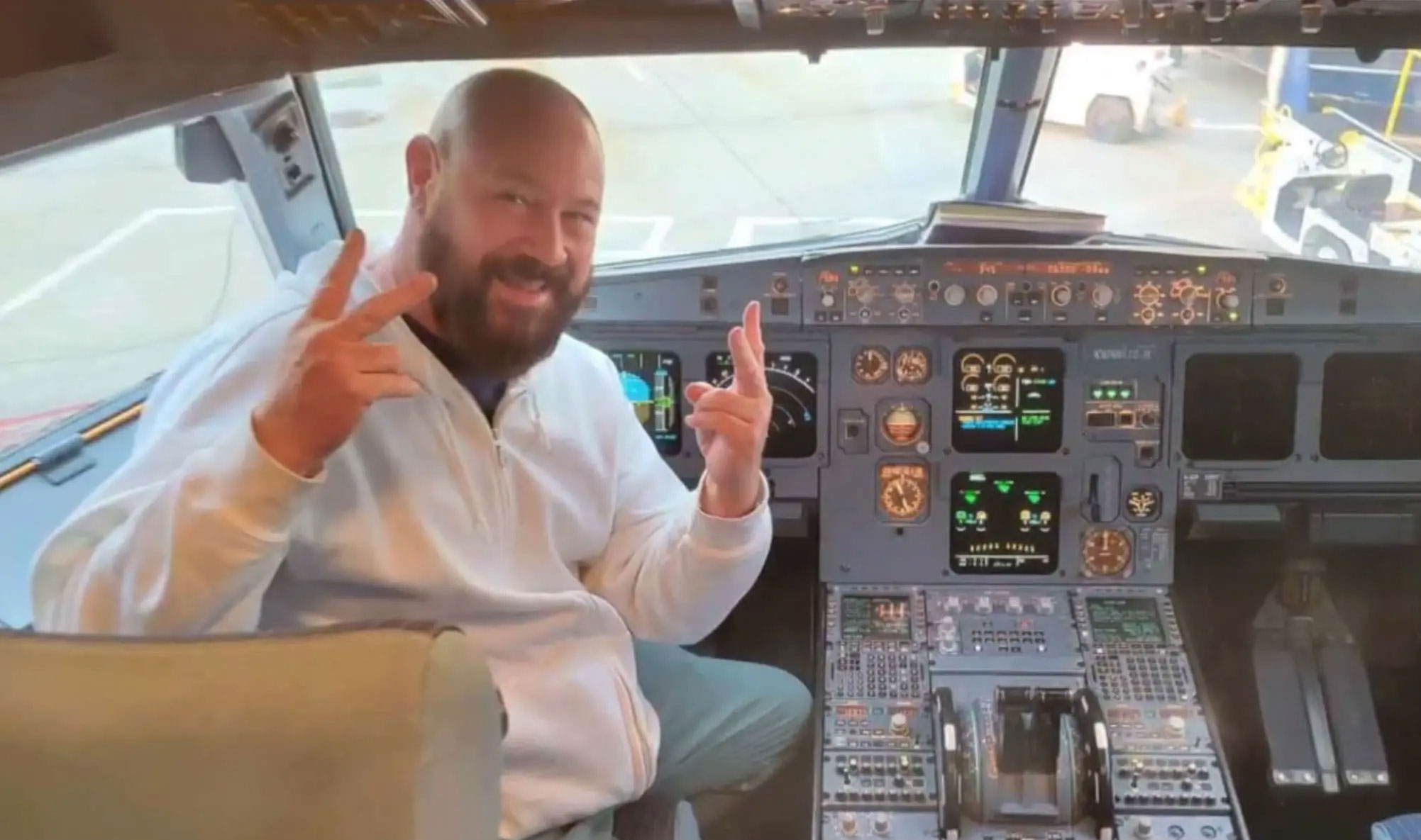  Man with lifelong fear of flying reveals tips to stay calm during flights 