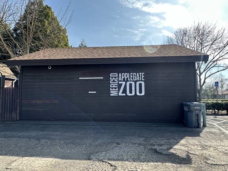  Merced Applegate Zoo sign remains missing 