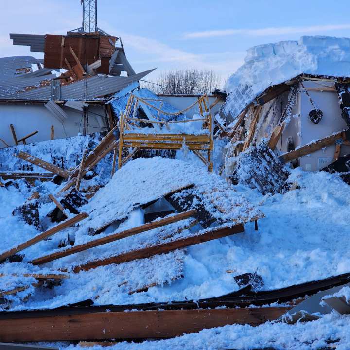  Heavy snow causes Barneveld Fire Station to collapse 