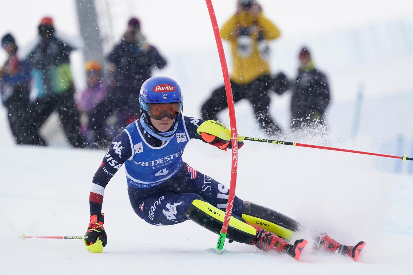  Mikaela Shiffrin gets historic 100th World Cup race win and ties record for most podiums 