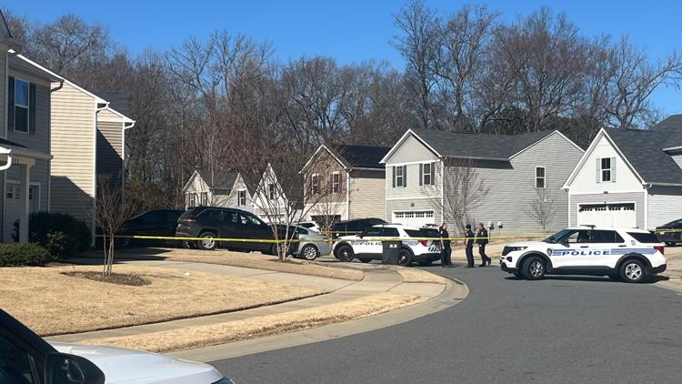  Person hospitalized with life-threatening injuries after southeast Charlotte shooting 