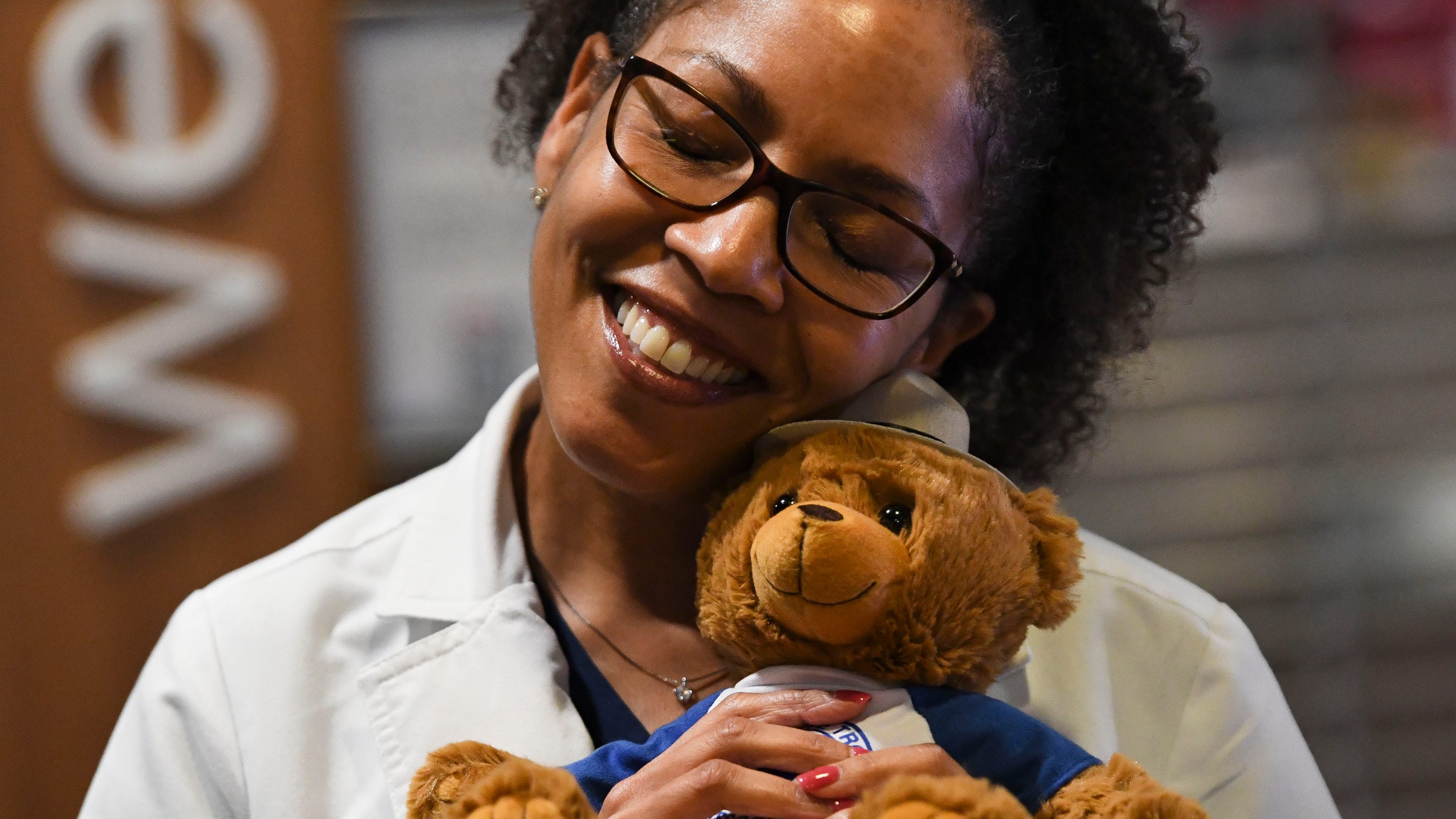  Holiday bear hug: Troopers deliver teddy bears to Tuscaloosa hospital 