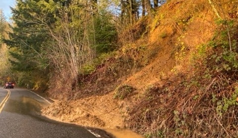  Landslide from heavy rains closes NW Cornell in Portland 