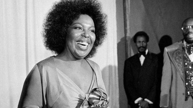  Roberta Flack, singer known for 'Killing Me Softly With His Song,' has died 