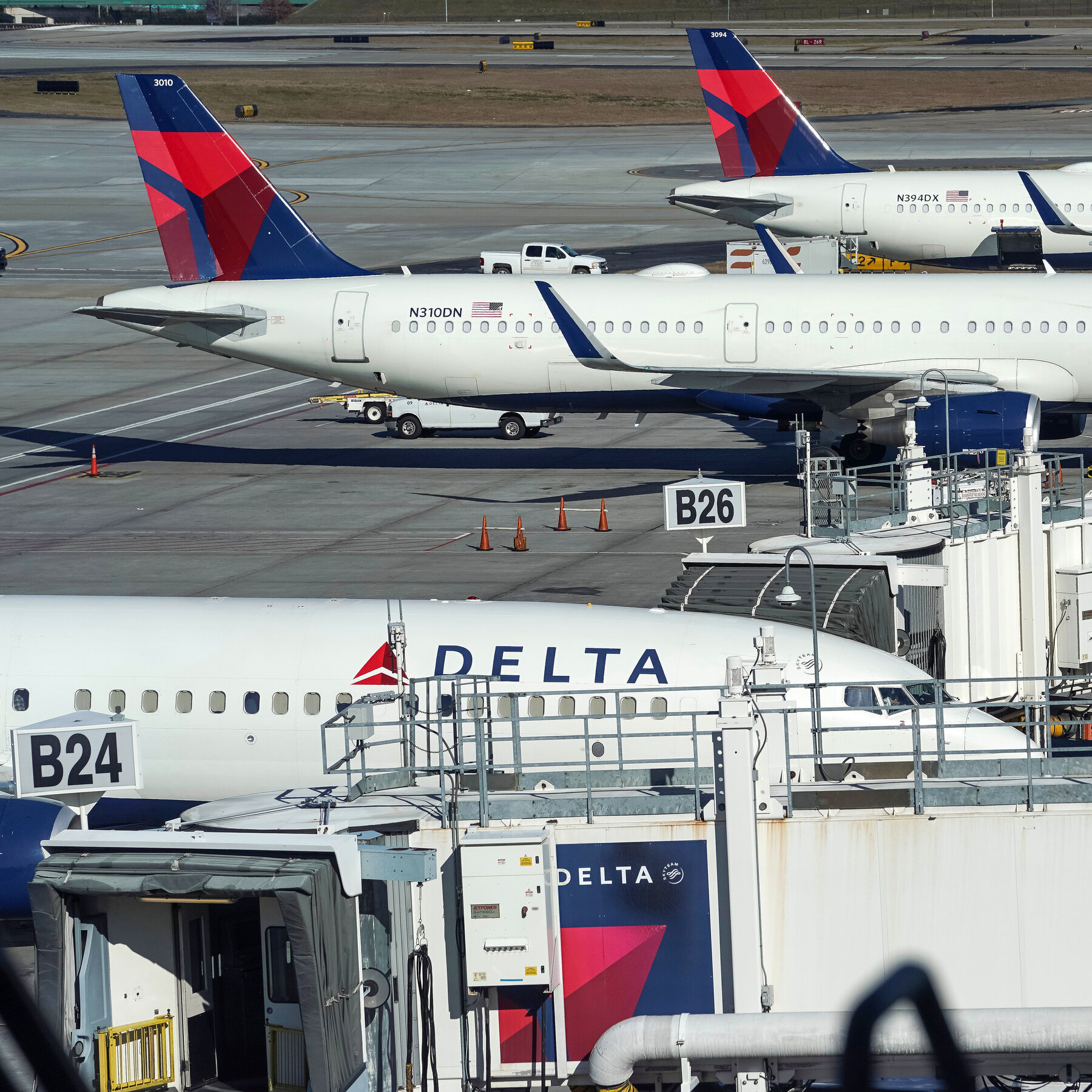  Delta Flight Makes Emergency Landing After ‘Possible Smoke’ in Plane, F.A.A. Says 