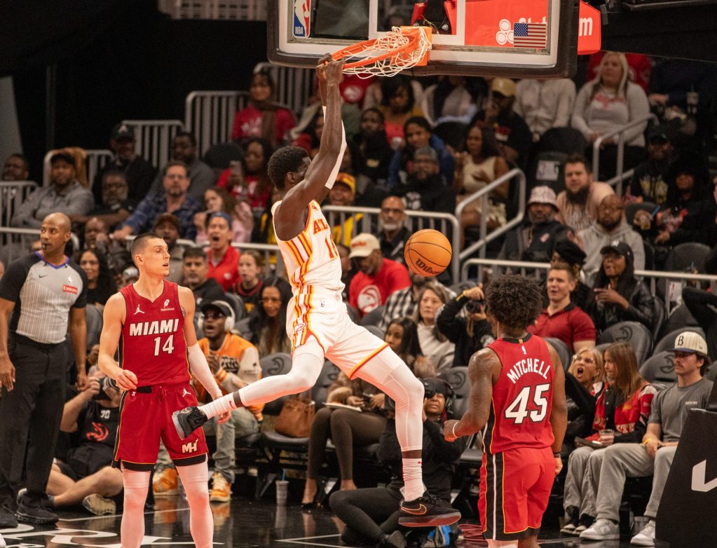  Hawks snap three-game losing streak with 98-86 win over Heat 