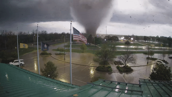  How does a tornado outbreak happen? 