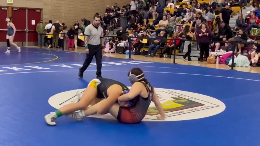  3 brother-sister duos from Bakersfield compete for wrestling glory in state championships 