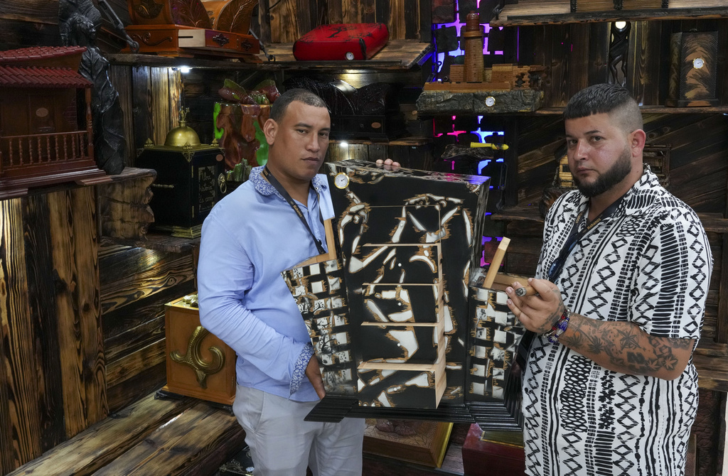  Cuba’s cigar fair showcases humidors as the new object of desire 