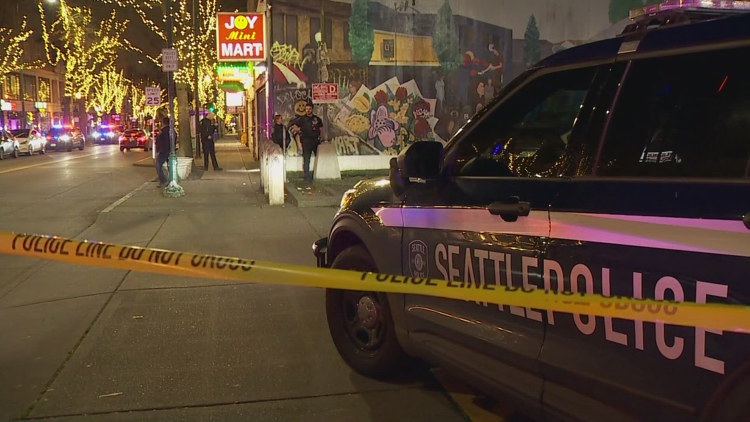  Police: Man shot in Seattle's U District in 'unprovoked' attack 