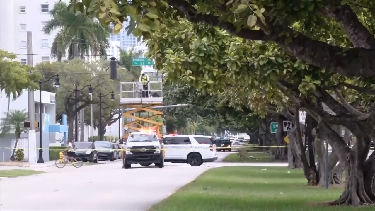  Downed powerline causes traffic delays in Miami 