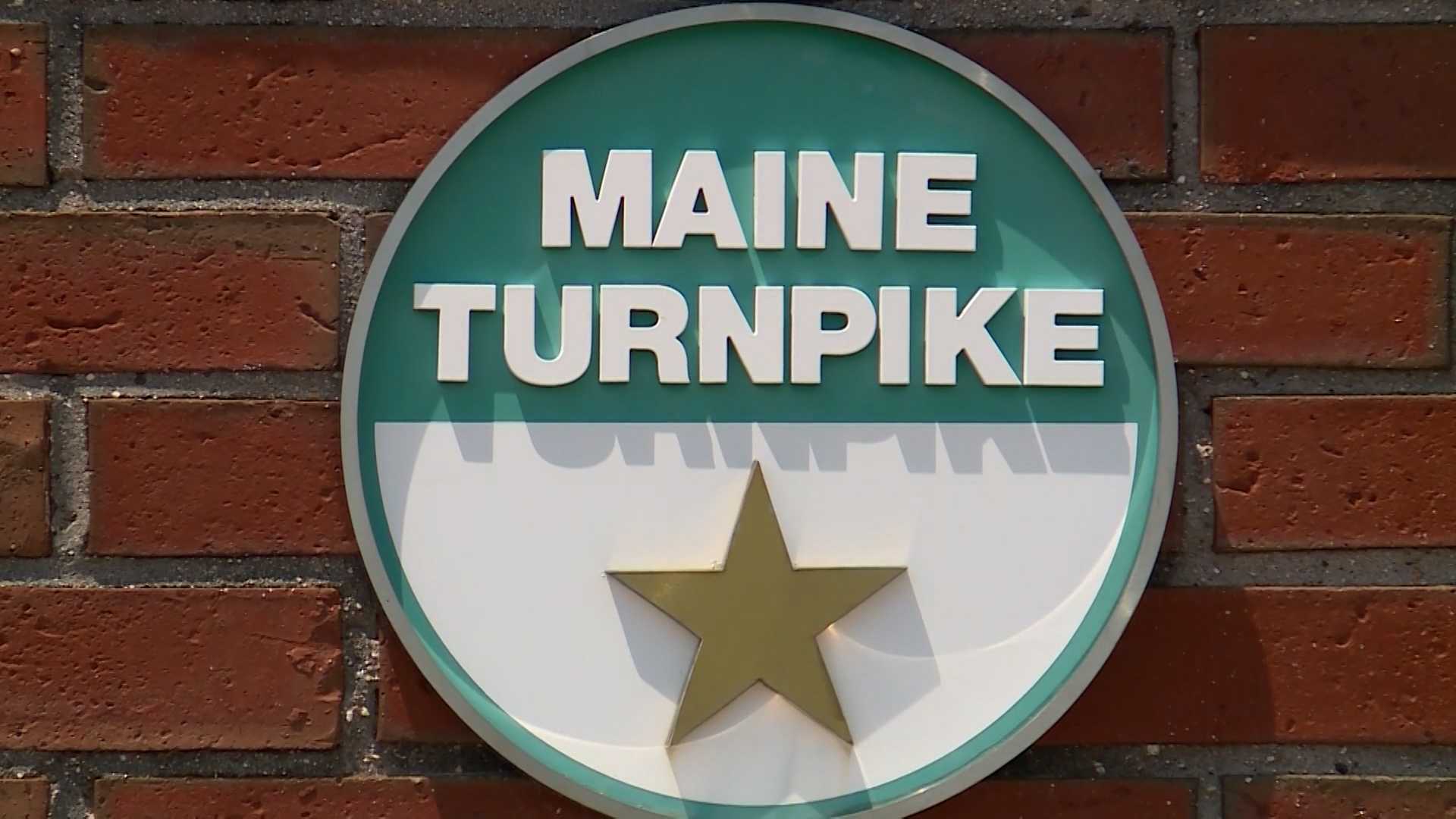  Tractor-trailer crash causes backups on part of Maine Turnpike 