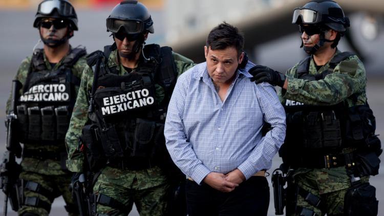  Mexico sends drug lord Caro Quintero and 28 others to the US as officials meet with Trump team 