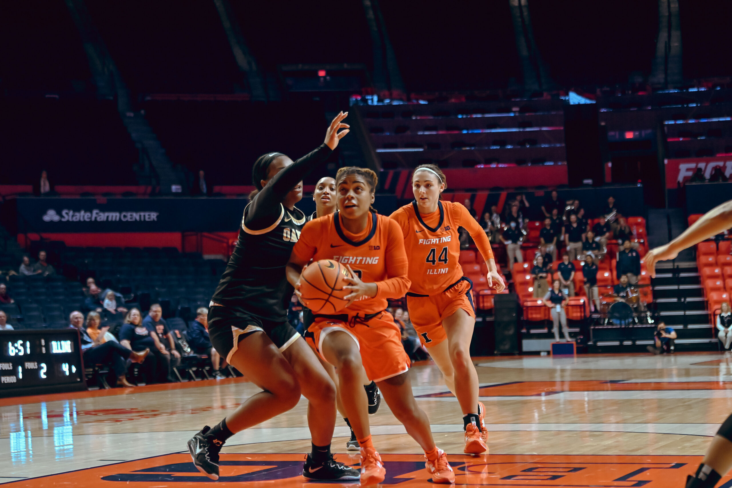  Illini women improve to 5-0 with blowout win over Oakland 