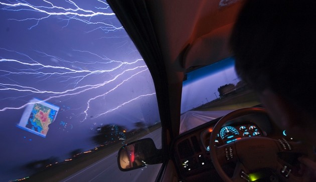  Night-time storm chasers stalk their prey on US Plains 