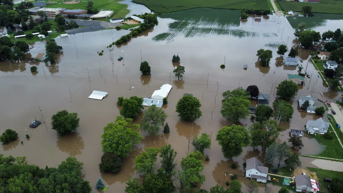  Devastating Photos of the Flood Waters In Pearl City, Illinois 
