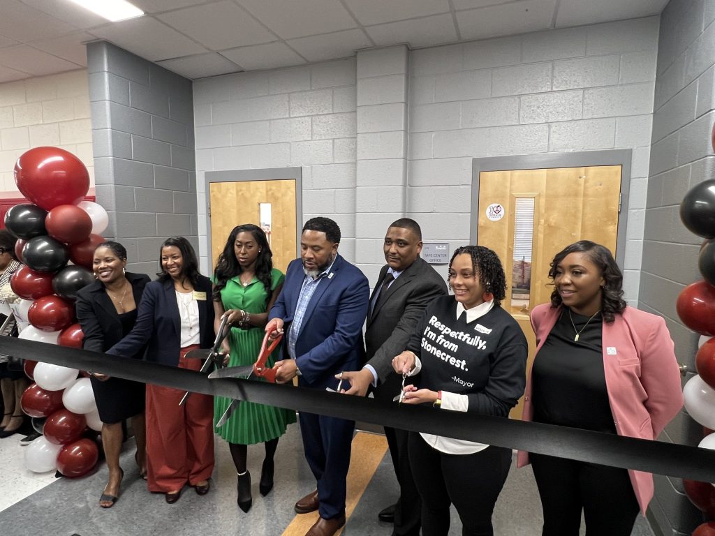  The Lion’s Den: City of Stonecrest opens Dekalb’s first free grocery store inside Martin Luther King Jr. High School 