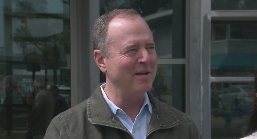  Sen. Adam Schiff visits Del Mar amid bluff stabilization project 