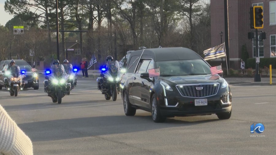  Hundreds pay tribute to fallen Virginia Beach officers 