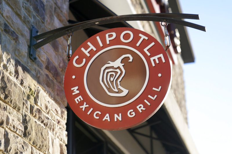  Chipotle will absorb tariff-related cost increases, CEO says 