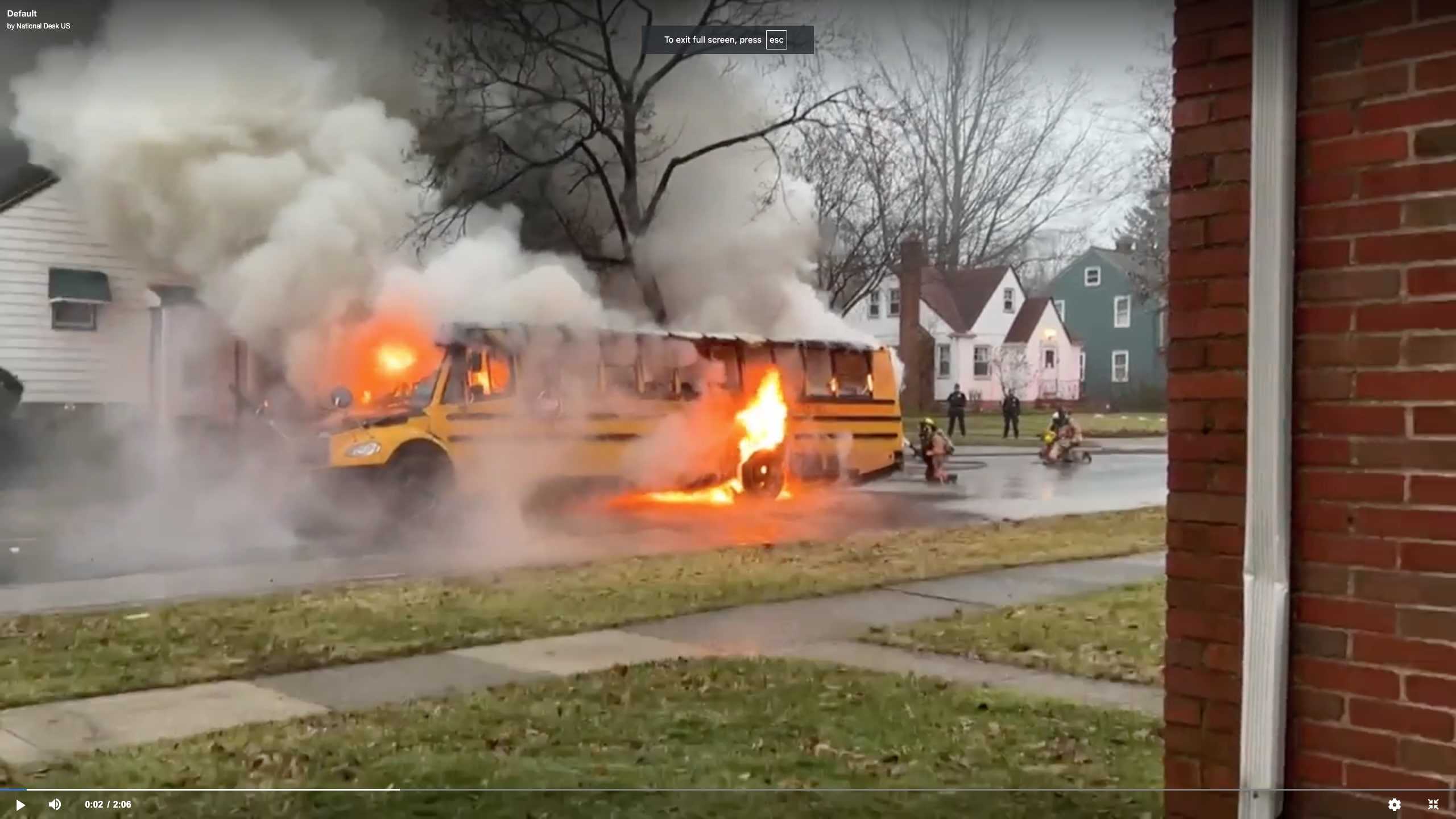  Video: Bus driver saves 15 students from school bus after it suddenly burst into flames 