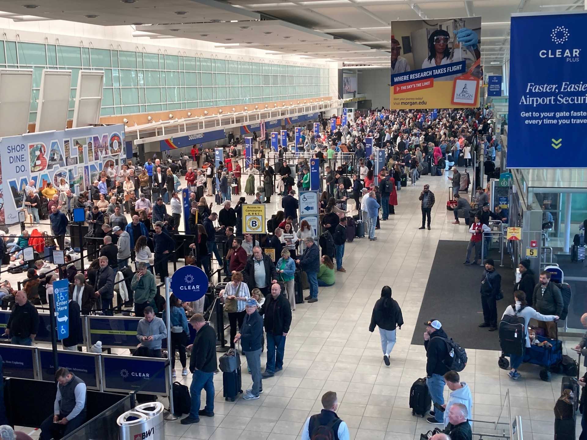  Hours-long airport power outage causes flight delays, long lines 