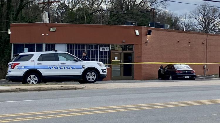  West Charlotte shooting leaves 1 person hurt 