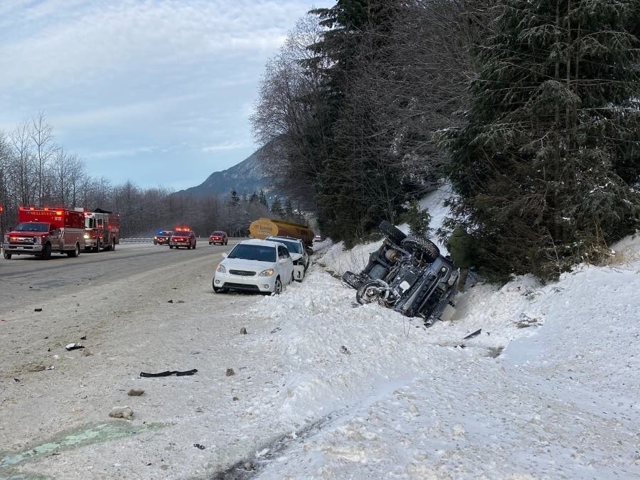  Crashes Block Traffic Over Snoqualmie Pass 