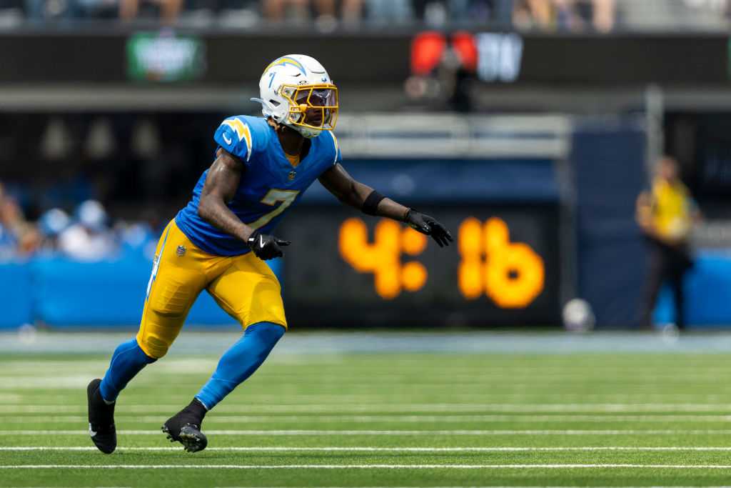  Reports: Chiefs agree to $20M deal with former Chargers cornerback 