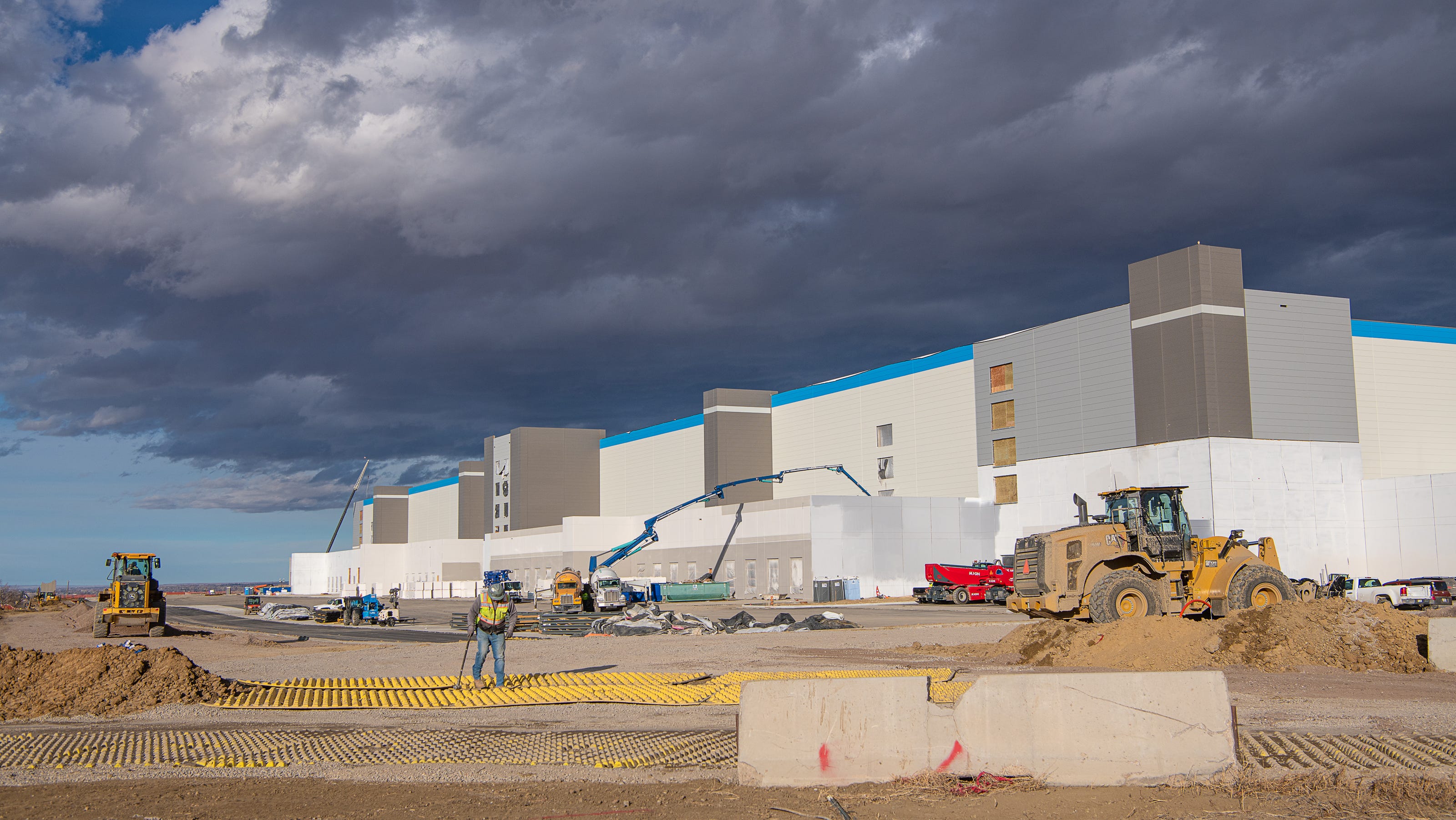  Amazon will fill 1,000-plus jobs in Northern Colorado when it opens new fulfillment center 