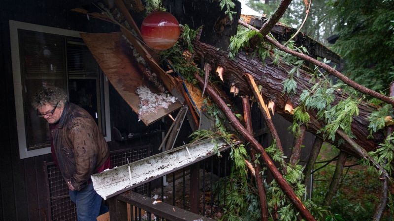  Heavy rain and winds along West Coast leave thousands without power, with more storms expected 