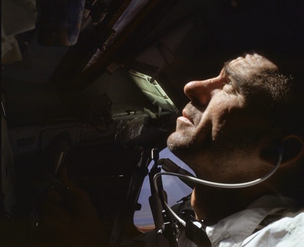  Walter Cunningham, Last Surviving Apollo 7 Astronaut, Dies at Age 90 