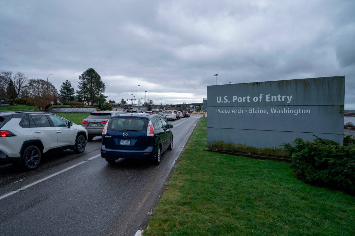  Bomb threat closes Peace Arch border crossing into Canada 