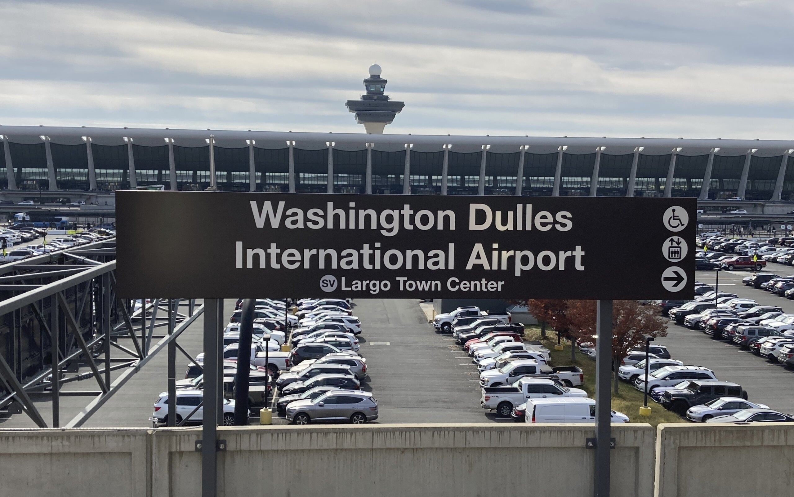  Here’s what you’ll experience walking from Metro’s new Dulles station to the airport 