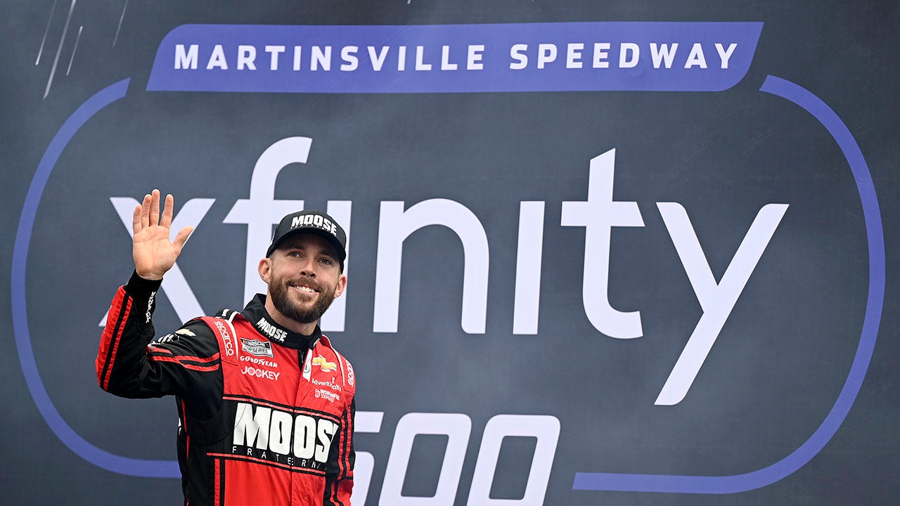  
																Ross Chastain uses video-game move to secure spot in Championship Four, Christopher Bell wins at Martinsville 
															 