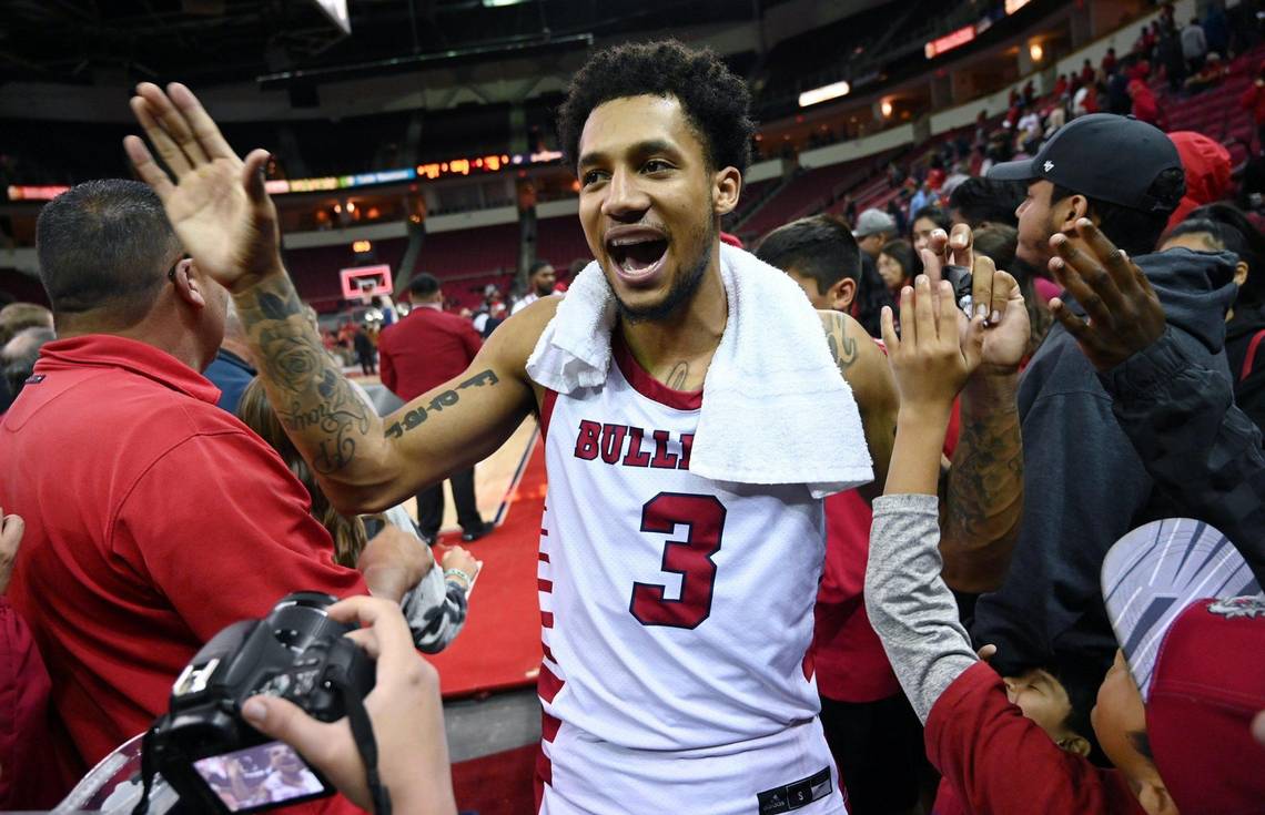  Fresno State, with two players back on the court, shreds UNLV to snap a losing streak 